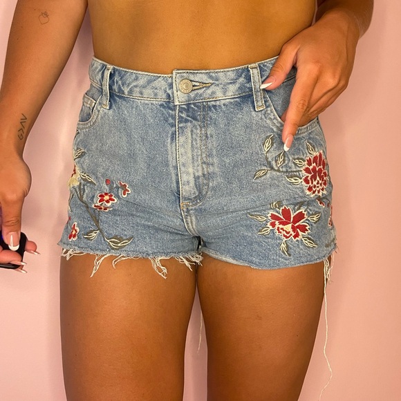 TOPSHOP embroidered denim shorts - Picture 3 of 11